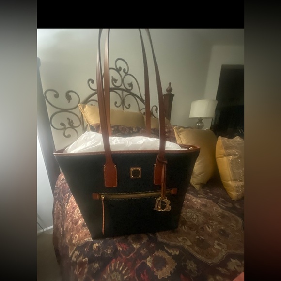 Dooney and Bourke Pebble leather shopper tote. Black. NWT - Picture 10 of 15